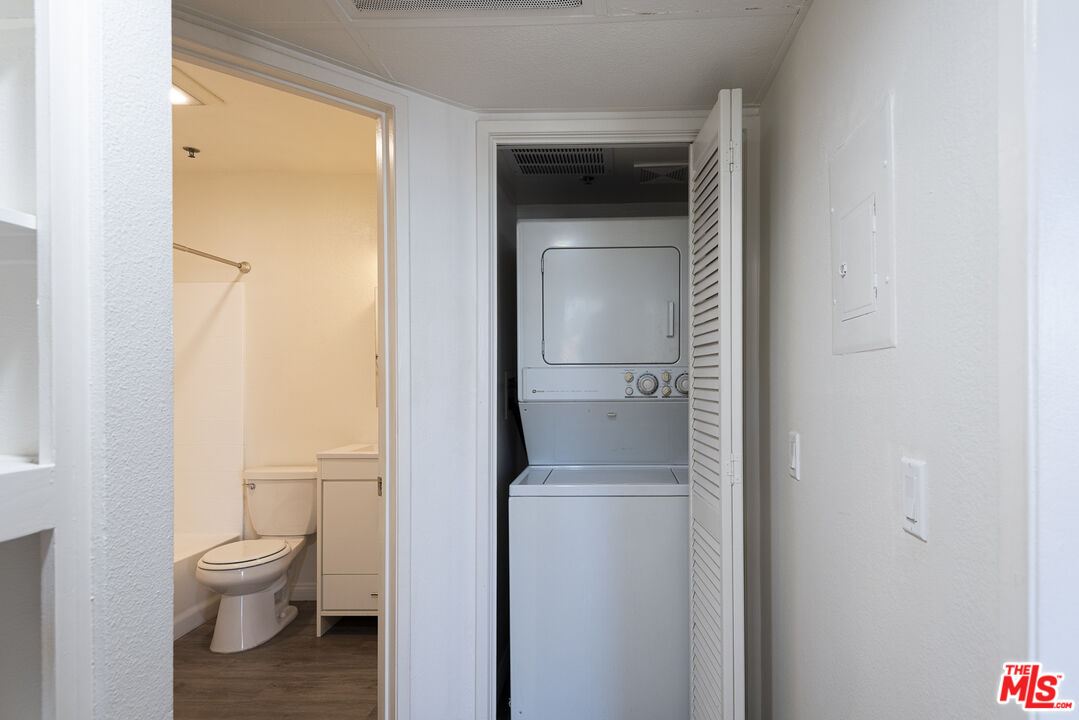 13801 Oxnard Street, Unit 206 Van Nuys, CA 91401 - Photo 16 of 38