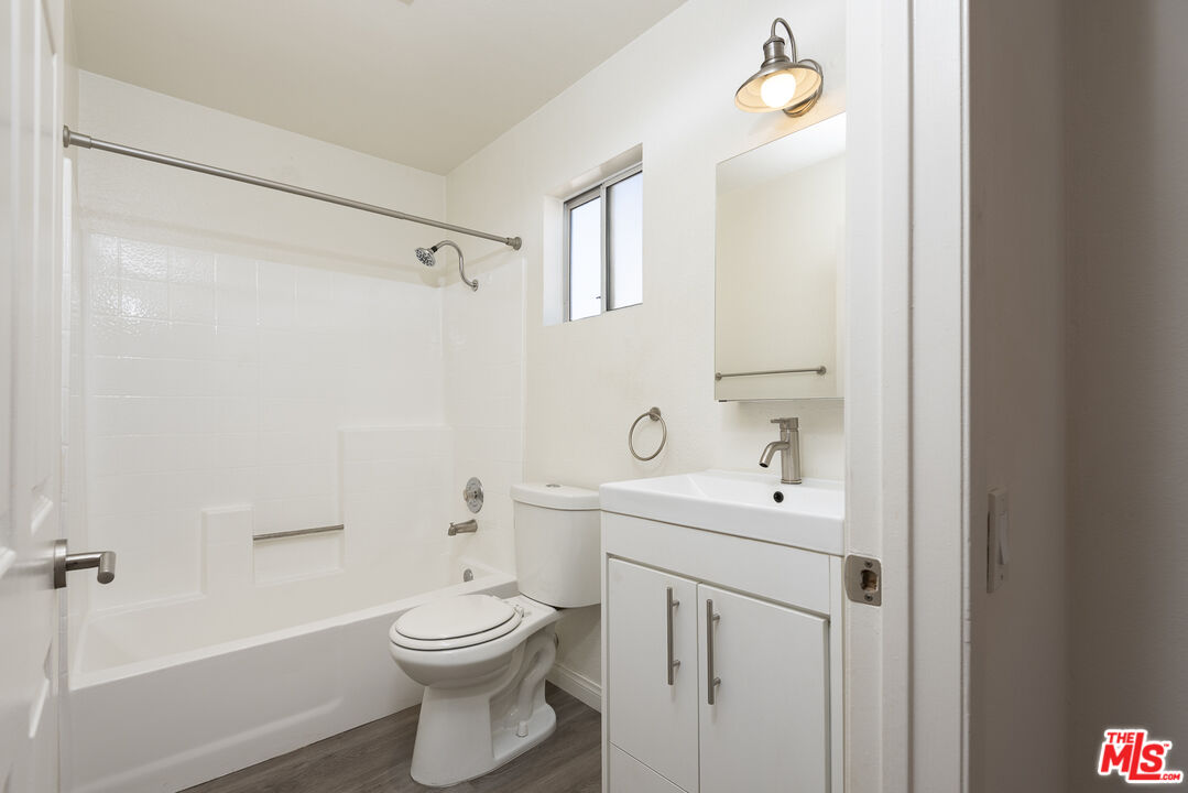 13801 Oxnard Street, Unit 206 Van Nuys, CA 91401 - Photo 19 of 38