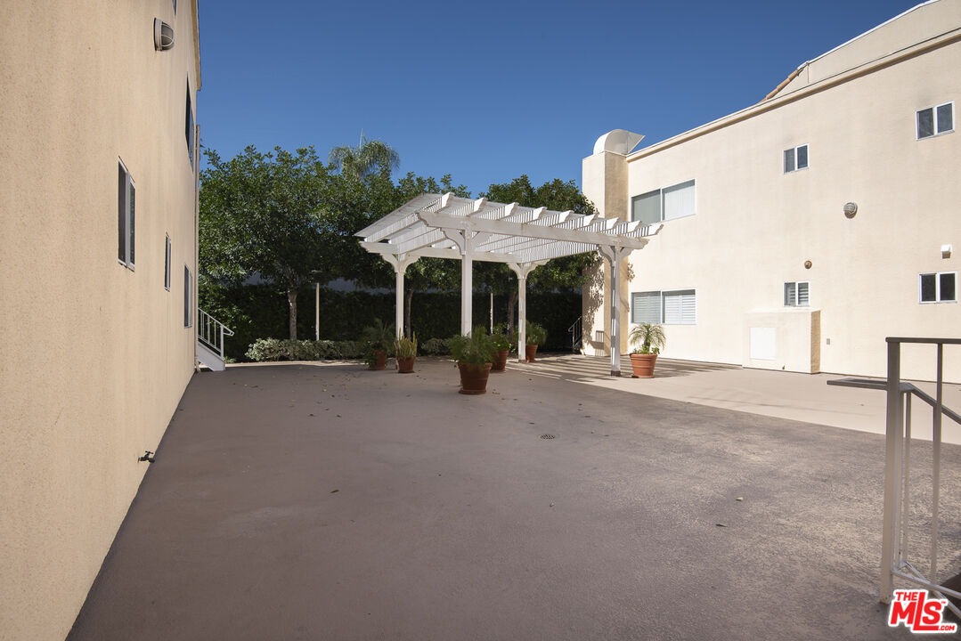 13801 Oxnard Street, Unit 206 Van Nuys, CA 91401 - Photo 31 of 38