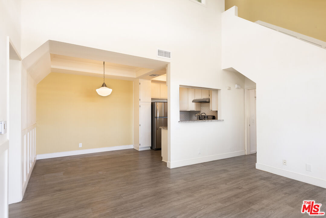 13801 Oxnard Street, Unit 206 Van Nuys, CA 91401 - Photo 4 of 38