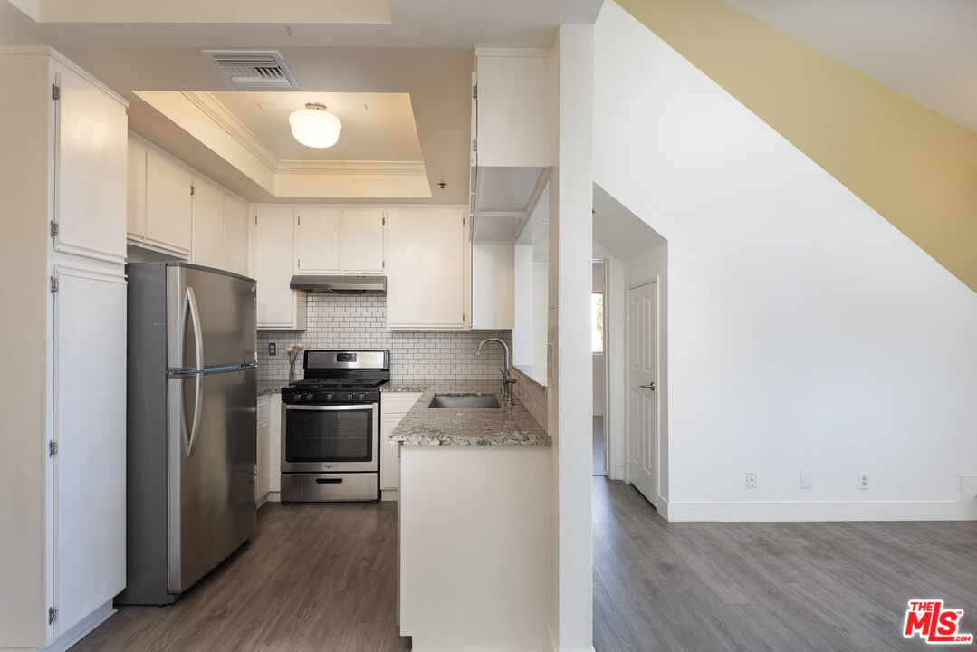 13801 Oxnard Street, Unit 206 Van Nuys, CA 91401 - Photo 7 of 38