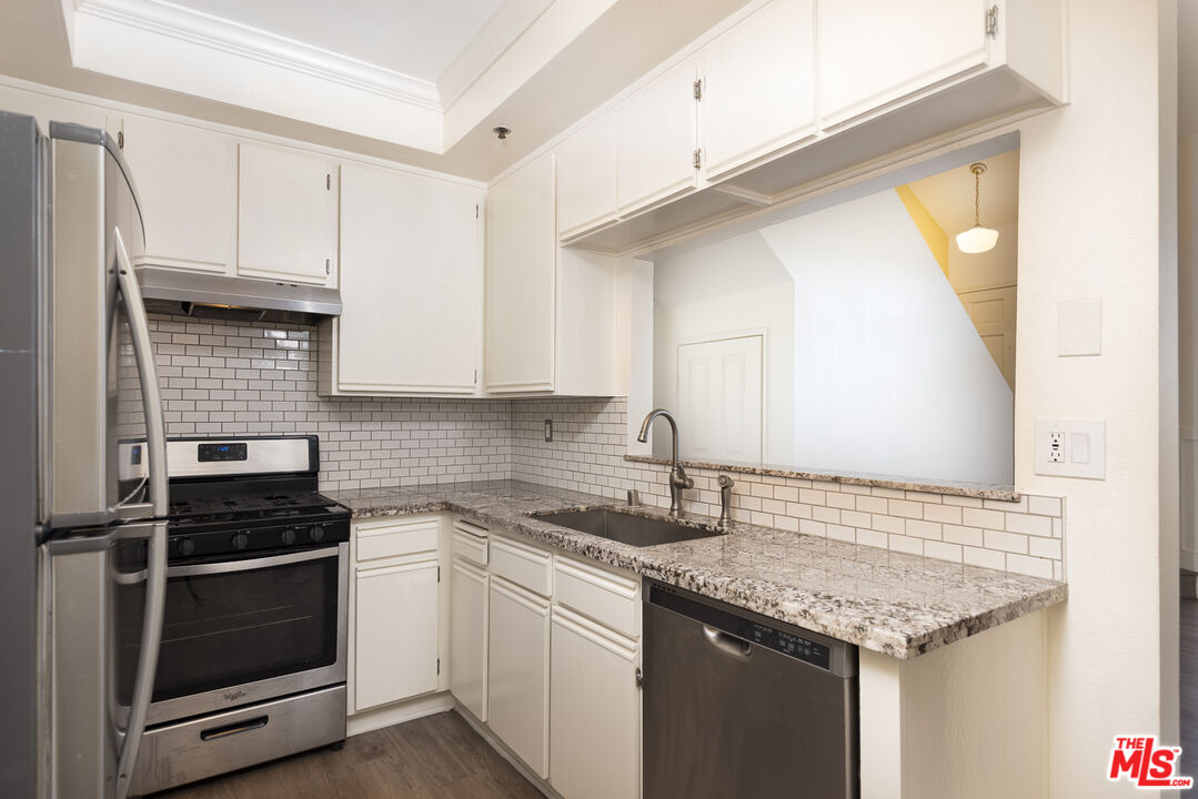 13801 Oxnard Street, Unit 206 Van Nuys, CA 91401 - Photo 8 of 38