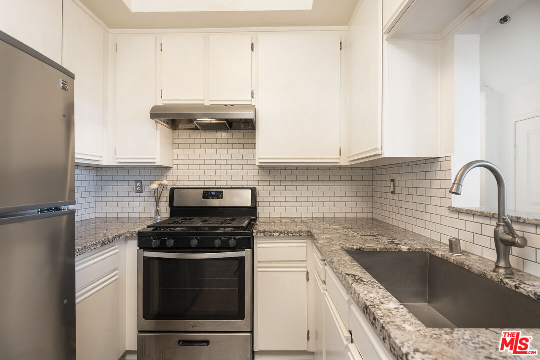 13801 Oxnard Street, Unit 206 Van Nuys, CA 91401 - Photo 10 of 38