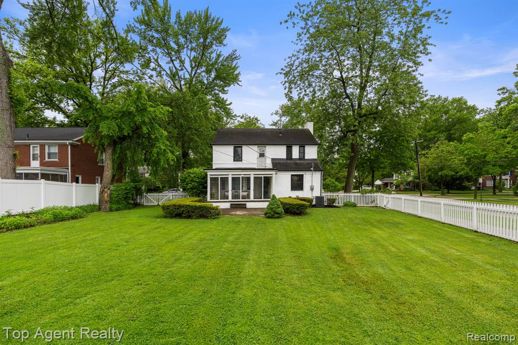 1894 Broadstone Road Grosse Pointe, MI 48236 - Photo 40 of 60
