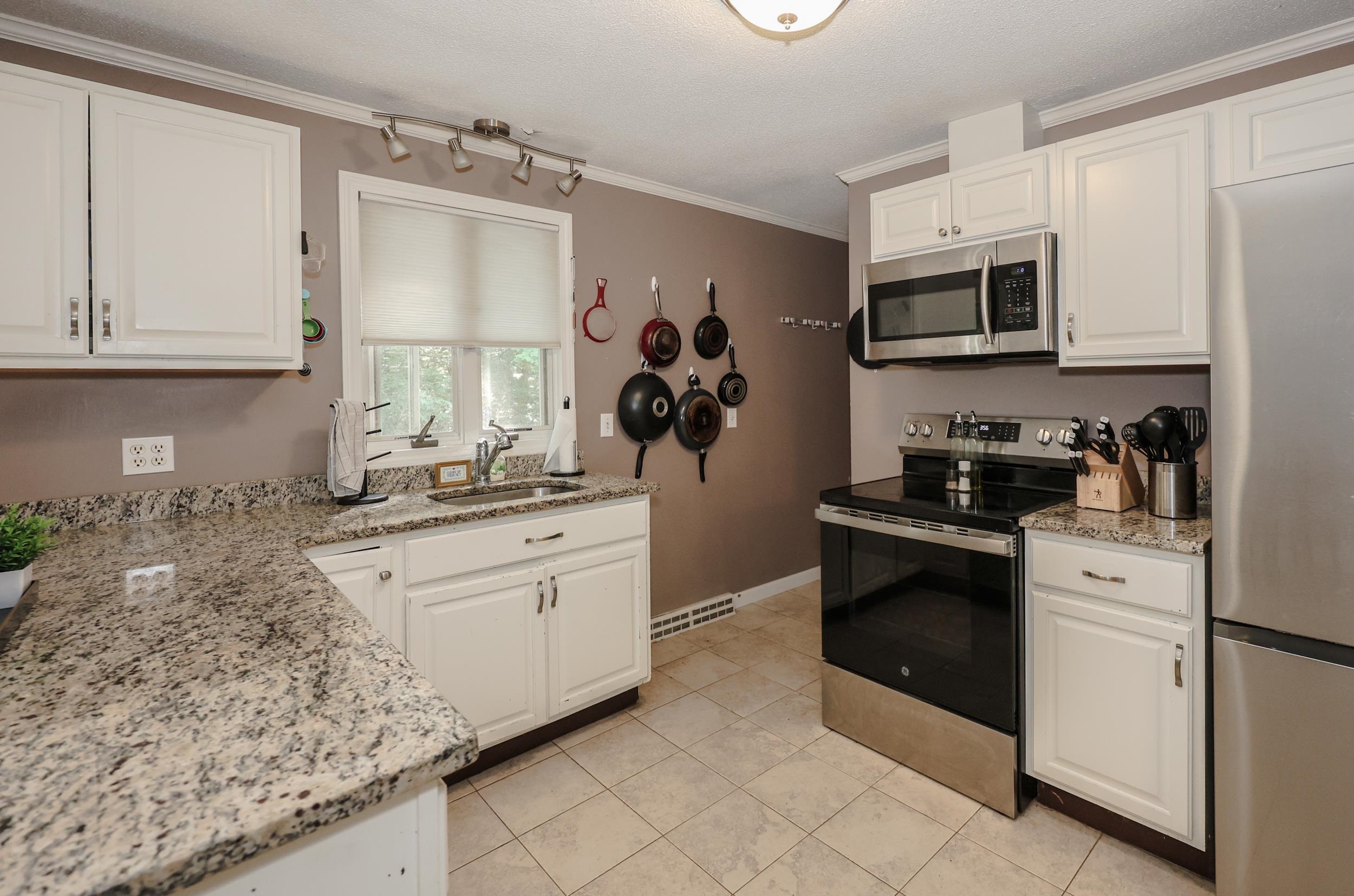 105 Kilrea Road Derry, NH 03038 - Photo 14 of 28