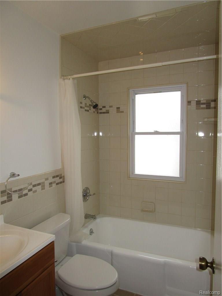 8265 Stephens Road Center Line, MI 48015 - Photo 6 of 10 IMG_0456.JPG