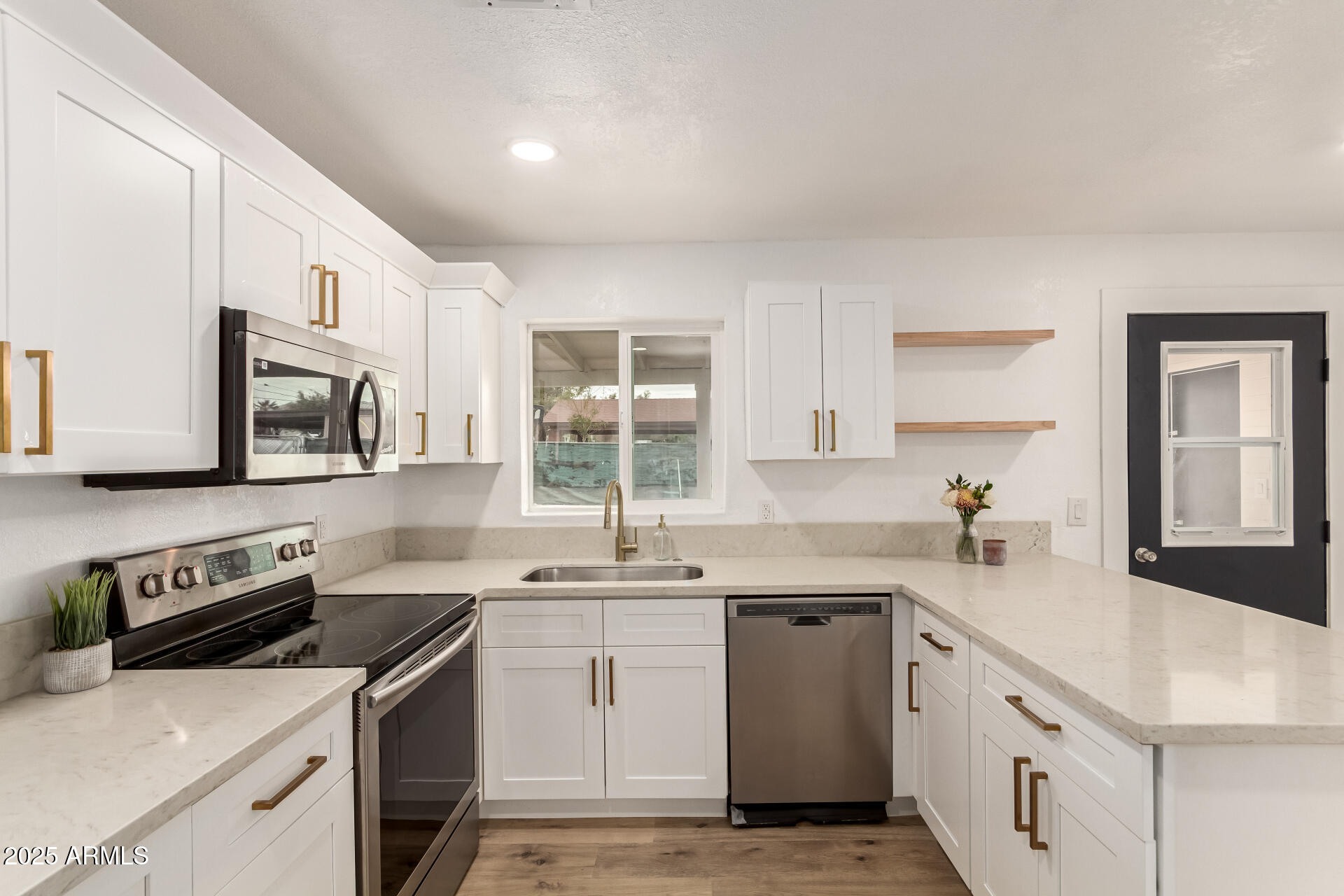 325 West Vineyard Road Phoenix, AZ 85041 - Photo 12 of 42 15 Vineyard