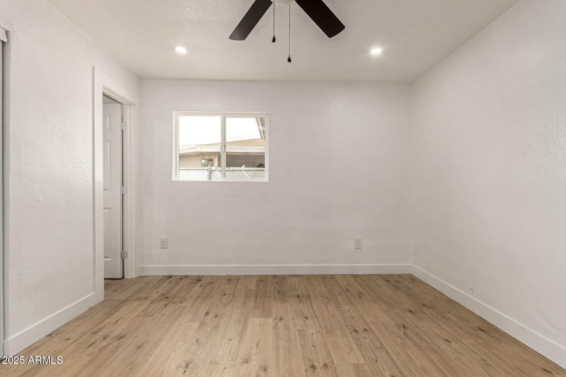 325 West Vineyard Road Phoenix, AZ 85041 - Photo 14 of 42 17 Vineyard