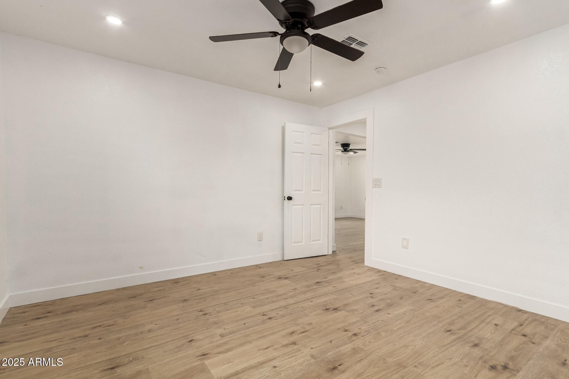 325 West Vineyard Road Phoenix, AZ 85041 - Photo 15 of 42 18 Vineyard