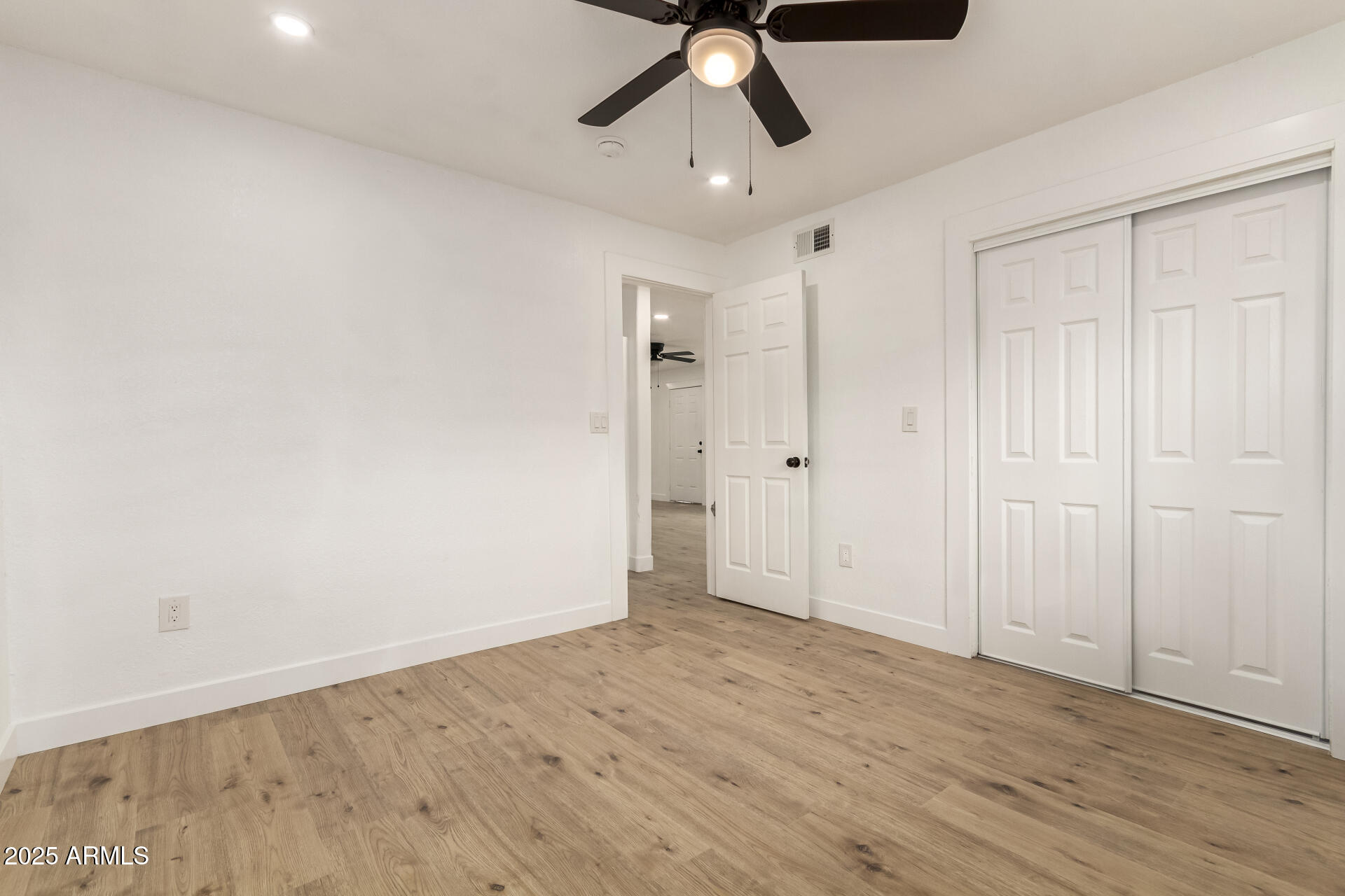 325 West Vineyard Road Phoenix, AZ 85041 - Photo 20 of 42 23 Vineyard