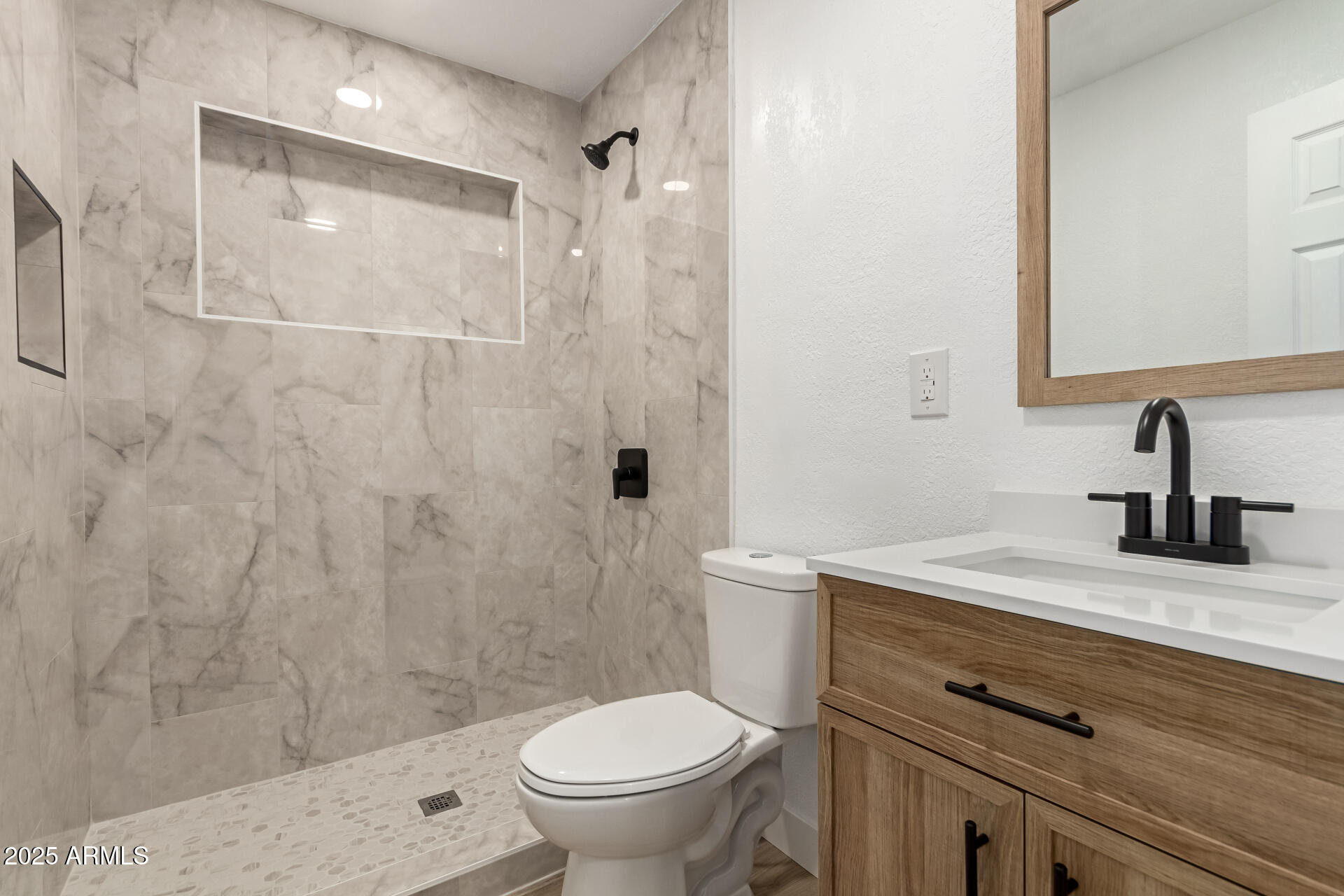 325 West Vineyard Road Phoenix, AZ 85041 - Photo 21 of 42 24 Vineyard