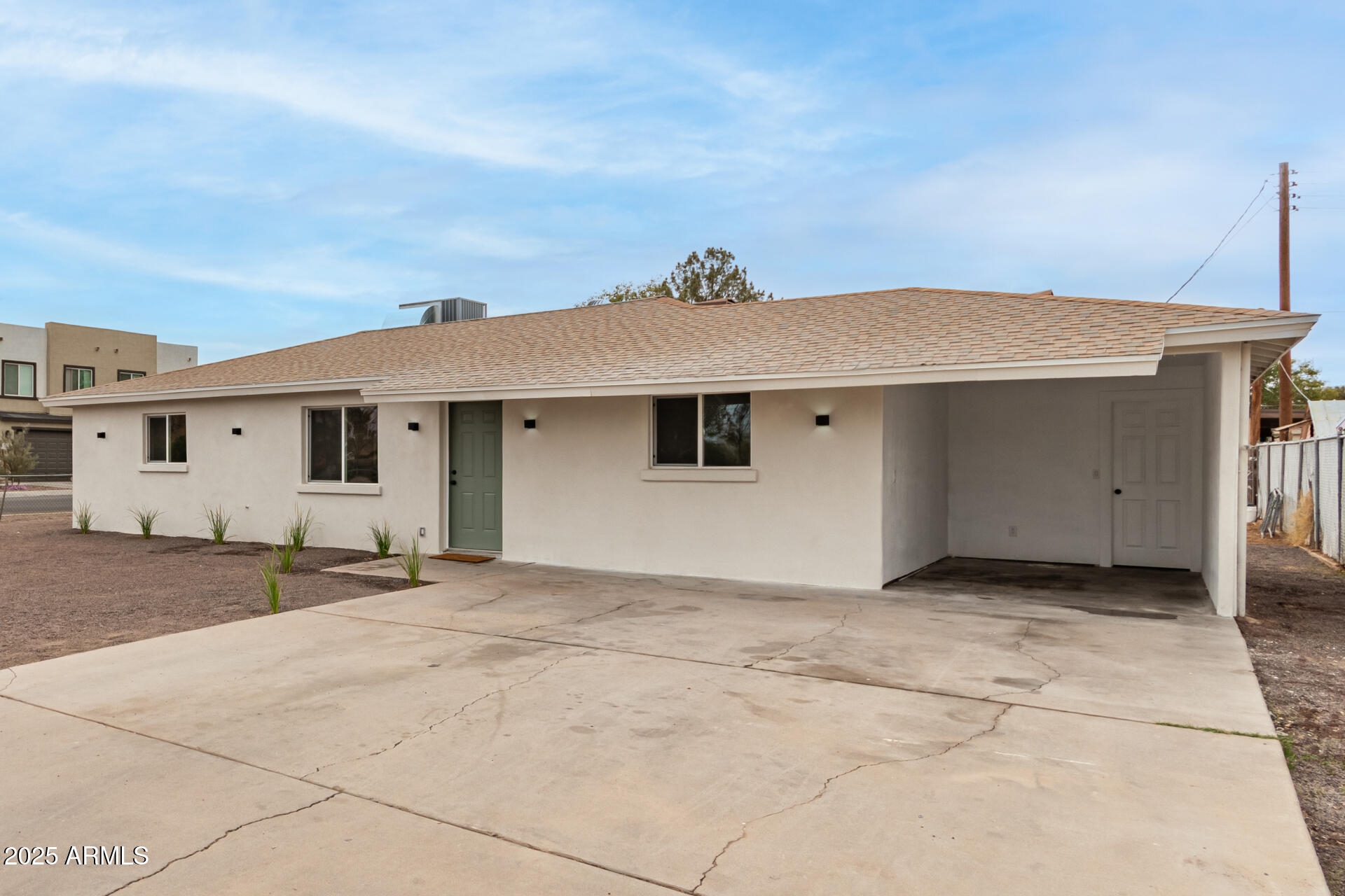 325 West Vineyard Road Phoenix, AZ 85041 - Photo 4 of 42 05 Vineyard
