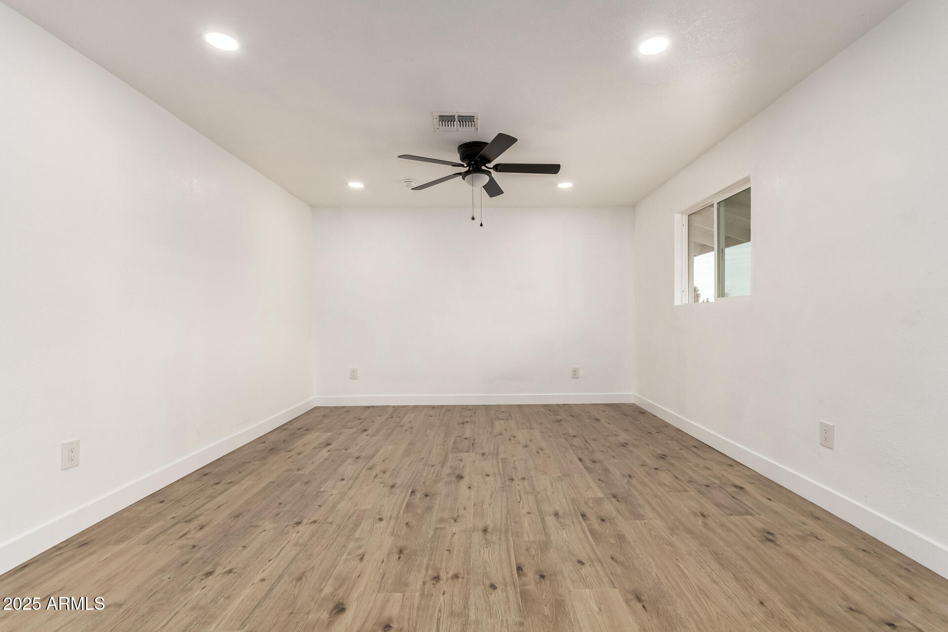 325 West Vineyard Road Phoenix, AZ 85041 - Photo 5 of 42 07 Vineyard