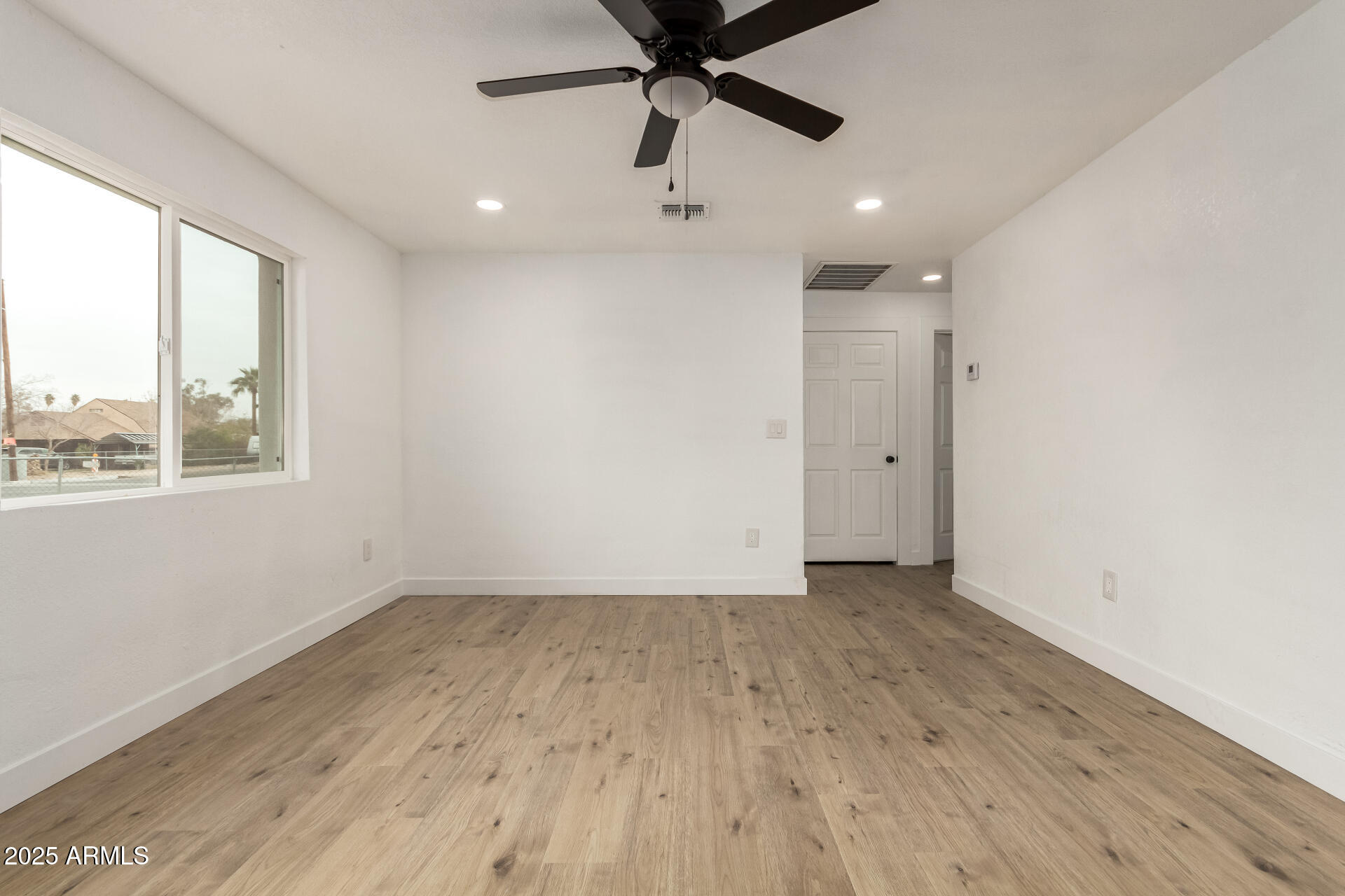 325 West Vineyard Road Phoenix, AZ 85041 - Photo 7 of 42 09 Vineyard