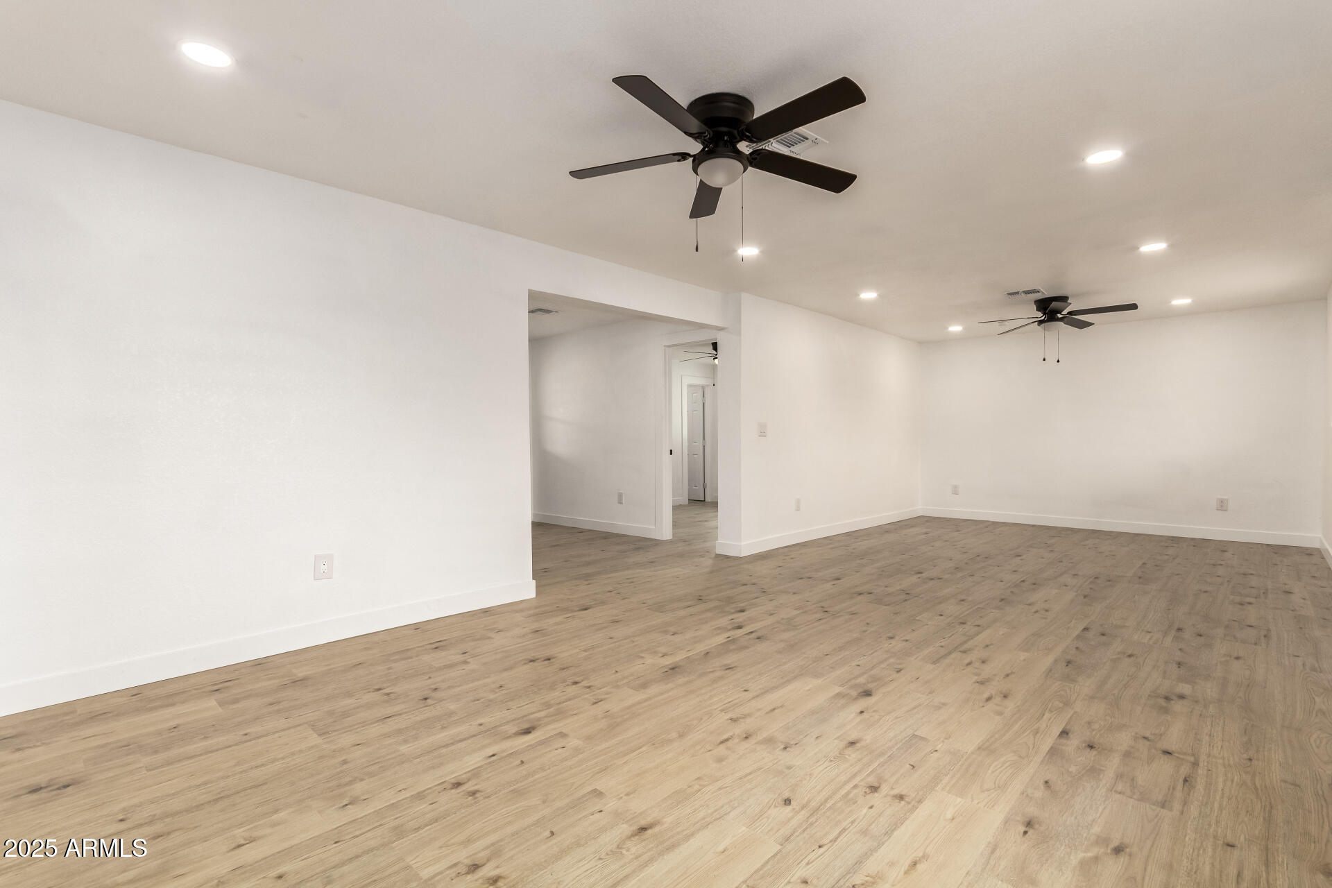 325 West Vineyard Road Phoenix, AZ 85041 - Photo 8 of 42 10 Vineyard