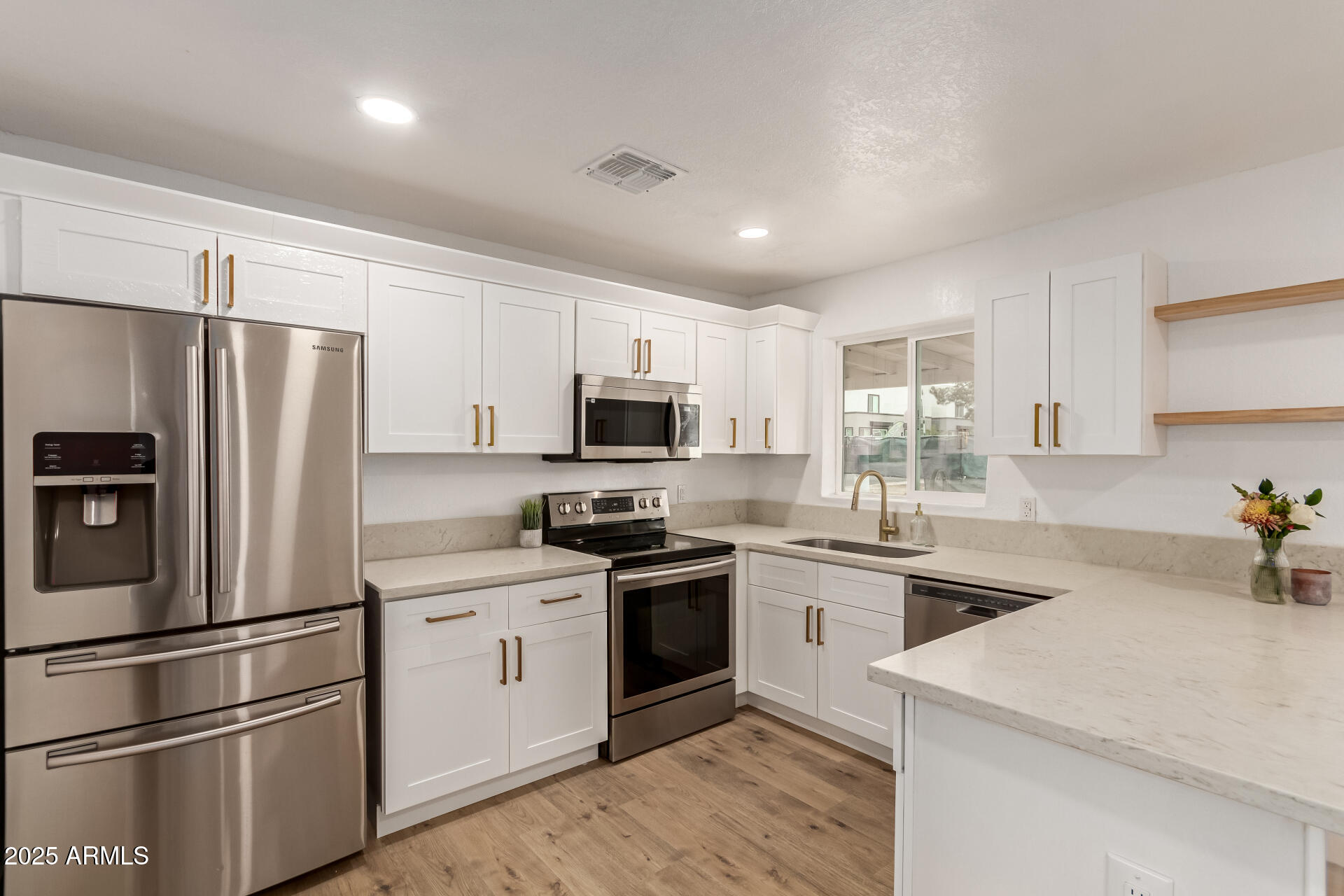 325 West Vineyard Road Phoenix, AZ 85041 - Photo 9 of 42 12 Vineyard