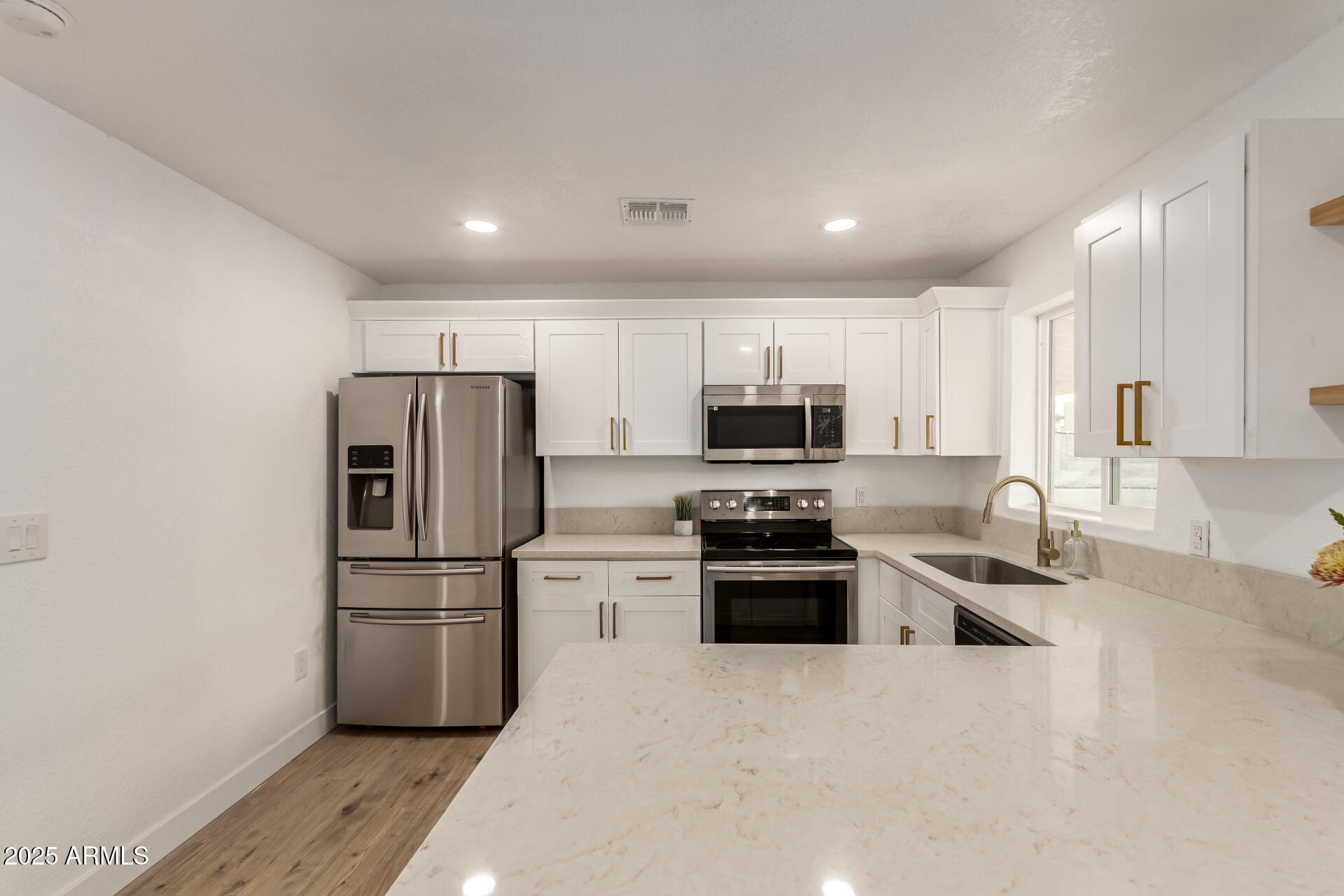 325 West Vineyard Road Phoenix, AZ 85041 - Photo 10 of 42 13 Vineyard