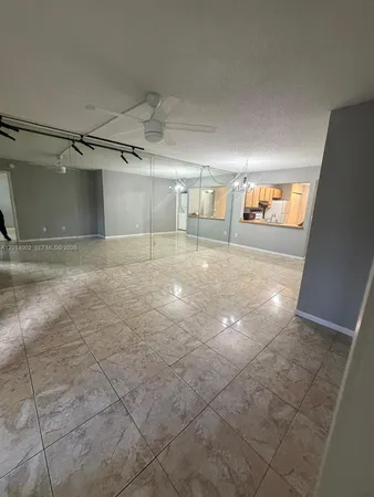 $2,000 | 20825 Northeast 8th Court, Unit 10319, Miami, FL 33179