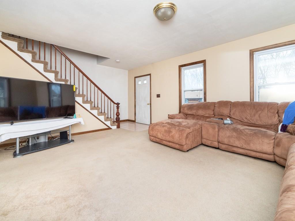 32 Dale Street Franklin, MA 02038 - Photo 7 of 28