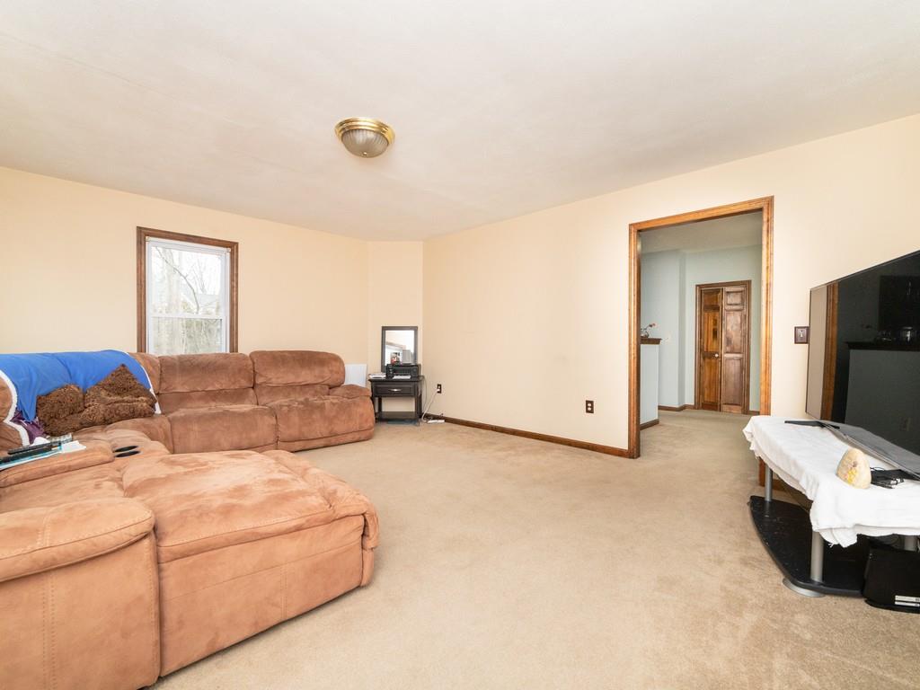 32 Dale Street Franklin, MA 02038 - Photo 8 of 28