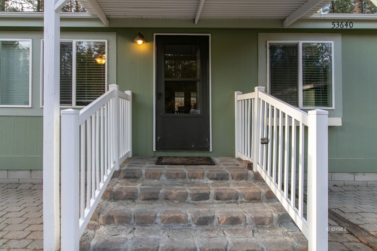 53640 Tollgate Road Idyllwild, CA 92549 - Photo 4 of 37 a view of a balcony with a potted plant