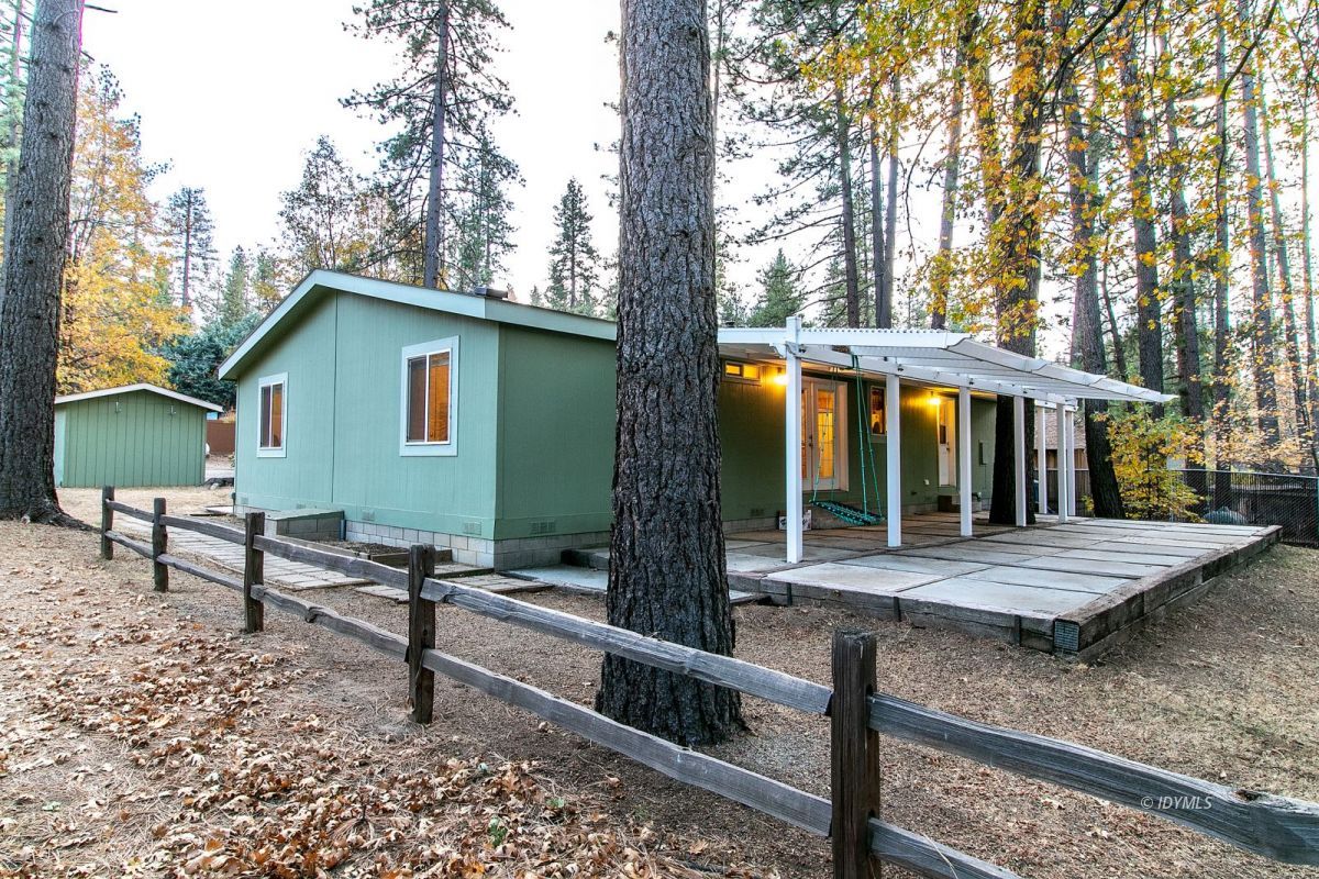 53640 Tollgate Road Idyllwild, CA 92549 - Photo 8 of 37 a front view of a house with garden