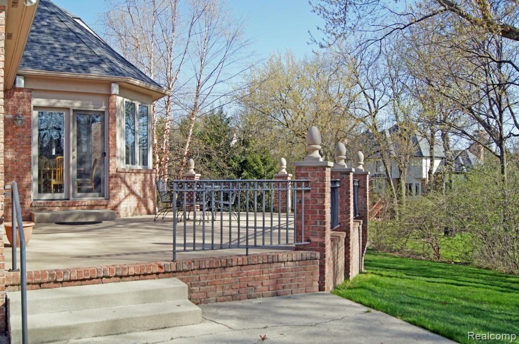 1812 Fox Run Rochester Hills, MI 48306 - Photo 8 of 48