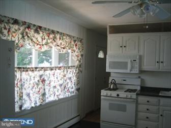 2846 Neptune Road Philadelphia, PA 19154 - Photo 3 of 6 Kitchen