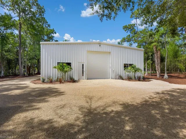 a view of a house with backyard and a garage