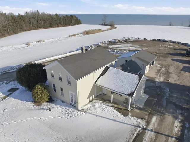 $1,900,000 | 5815 County Highway, Manitowoc, WI 54220