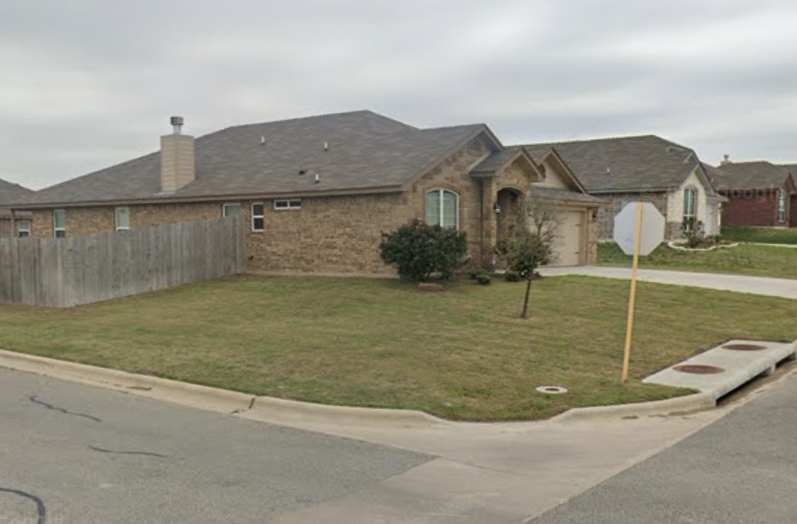 703 Ridgeview Drive Temple, TX 76502 - Photo 3 of 5 front view of a house with a yard
