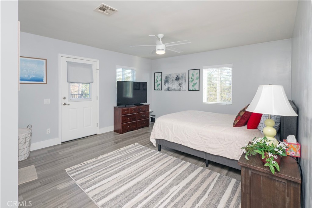 1310 Coronet Drive Riverside, CA 92506 - Photo 37 of 59 2nd floor bed/bath