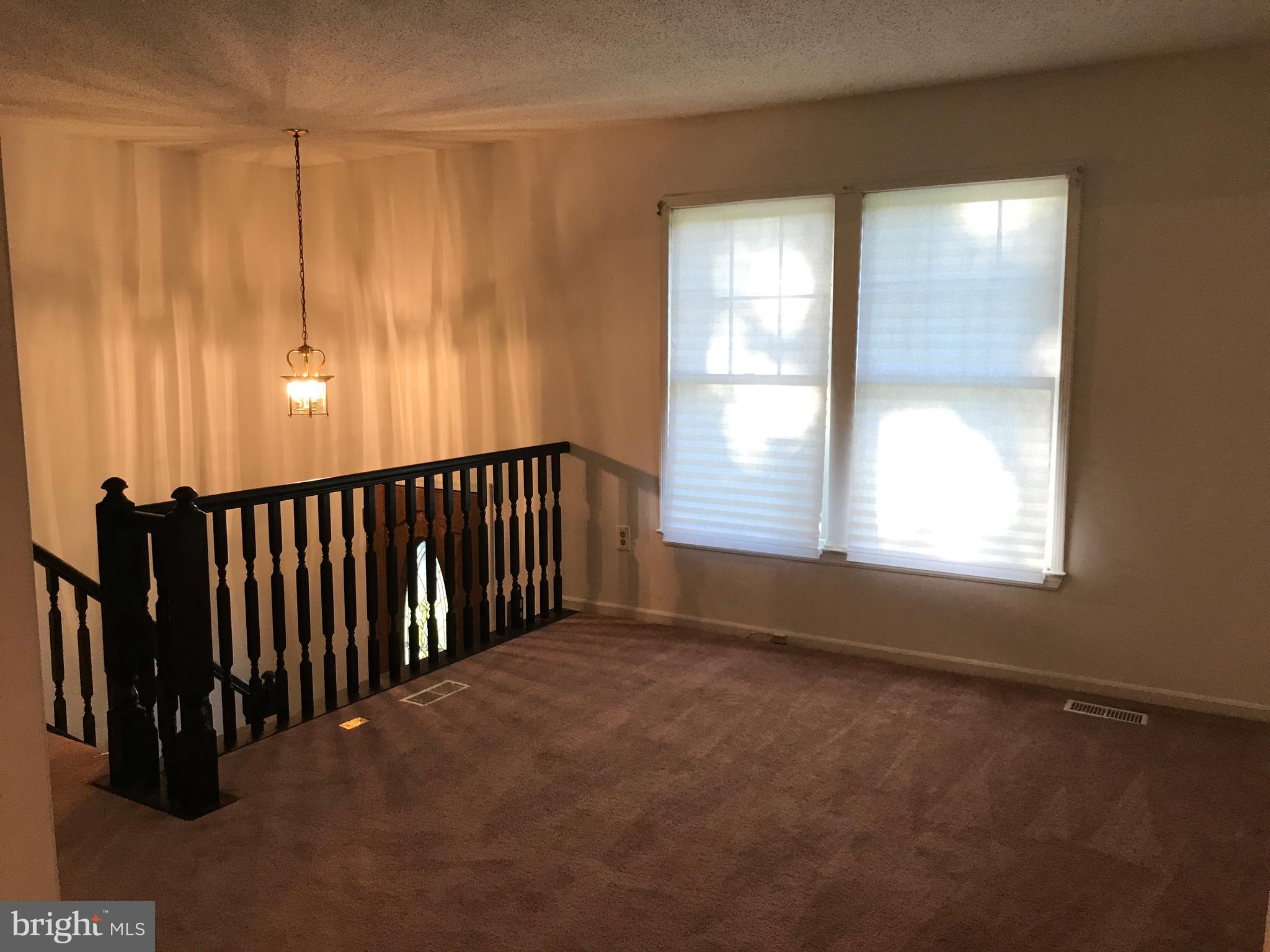 7730 Brink Road Gaithersburg, MD 20882 - Photo 4 of 18 Living Room