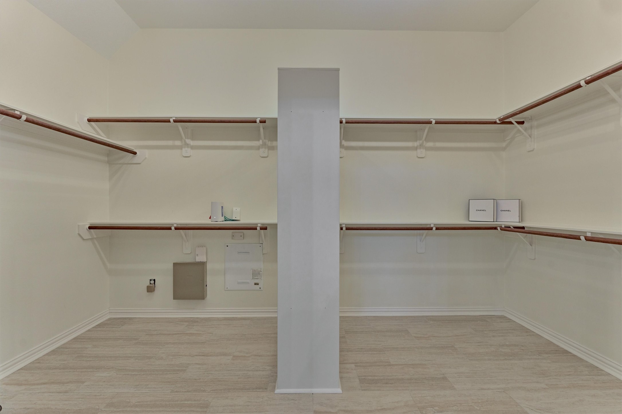 94 Oriel Oaks Circle The Woodlands, TX 77382 - Photo 33 of 46 a view of an empty walk in closet