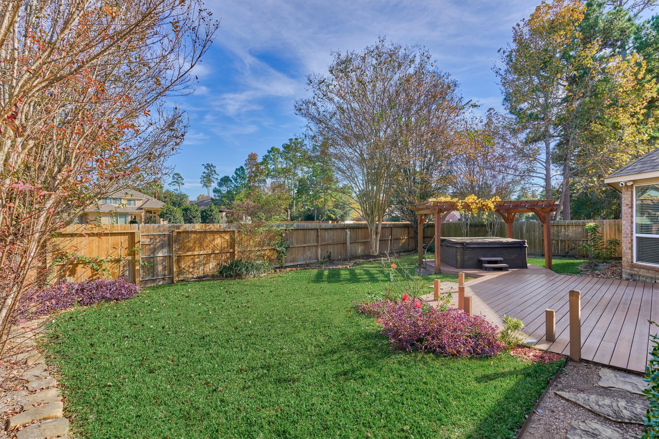 94 Oriel Oaks Circle The Woodlands, TX 77382 - Photo 37 of 46 a view of a backyard