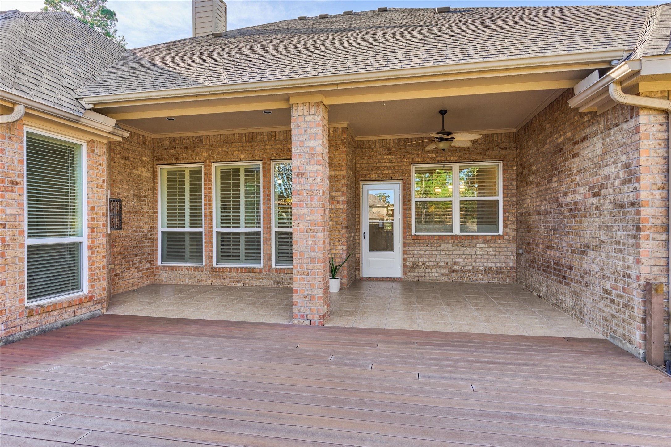 94 Oriel Oaks Circle The Woodlands, TX 77382 - Photo 39 of 46 a view of empty room with wooden floor and fan