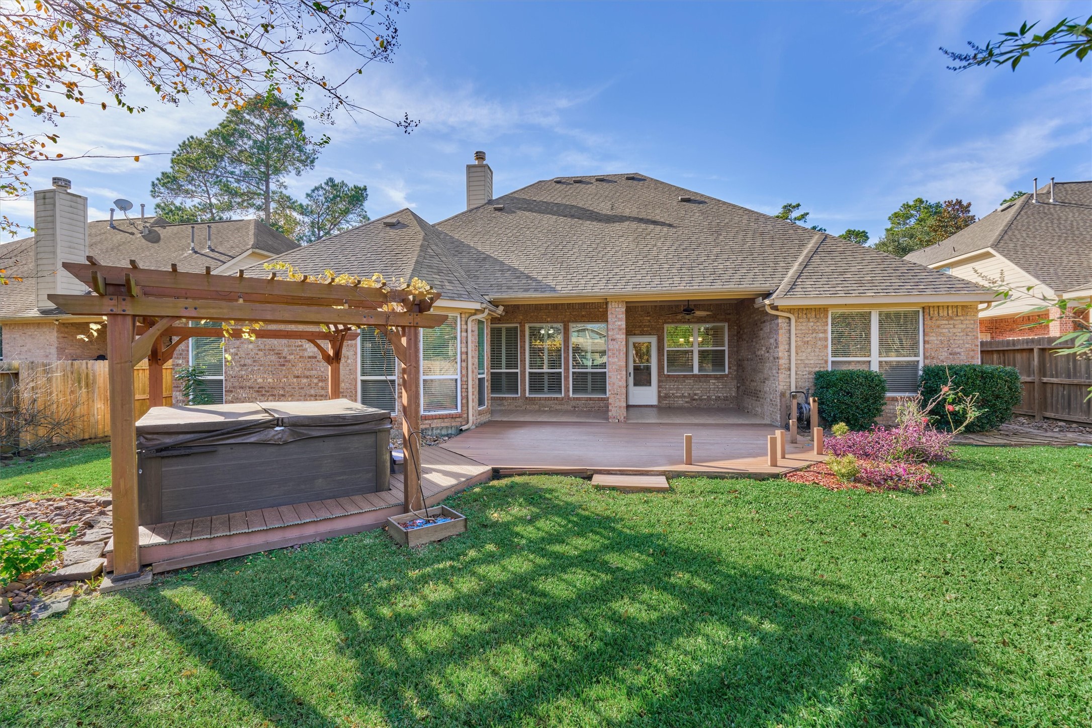 94 Oriel Oaks Circle The Woodlands, TX 77382 - Photo 40 of 46 front view of a house with a yard