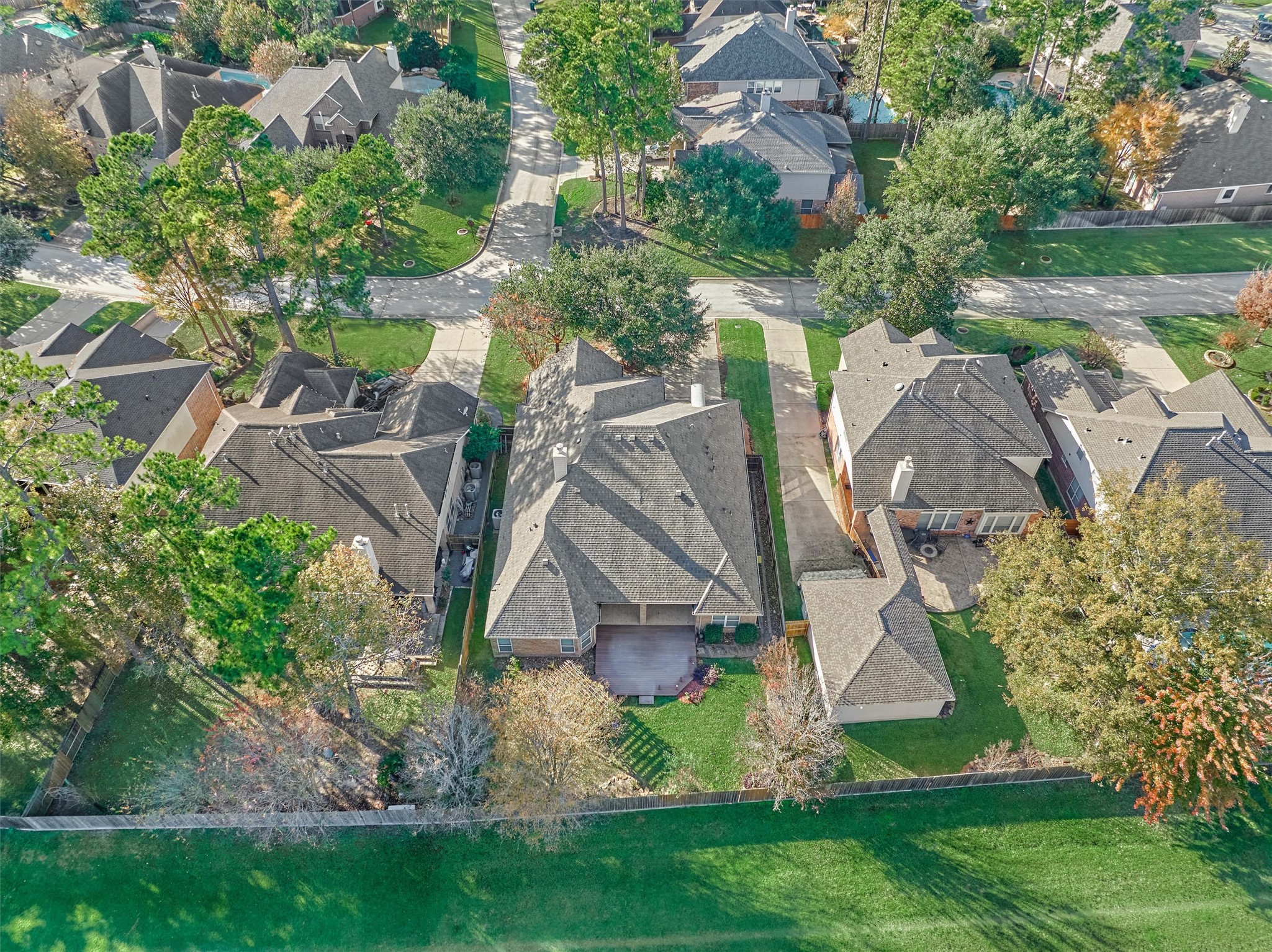 94 Oriel Oaks Circle The Woodlands, TX 77382 - Photo 43 of 46 an aerial view of a house