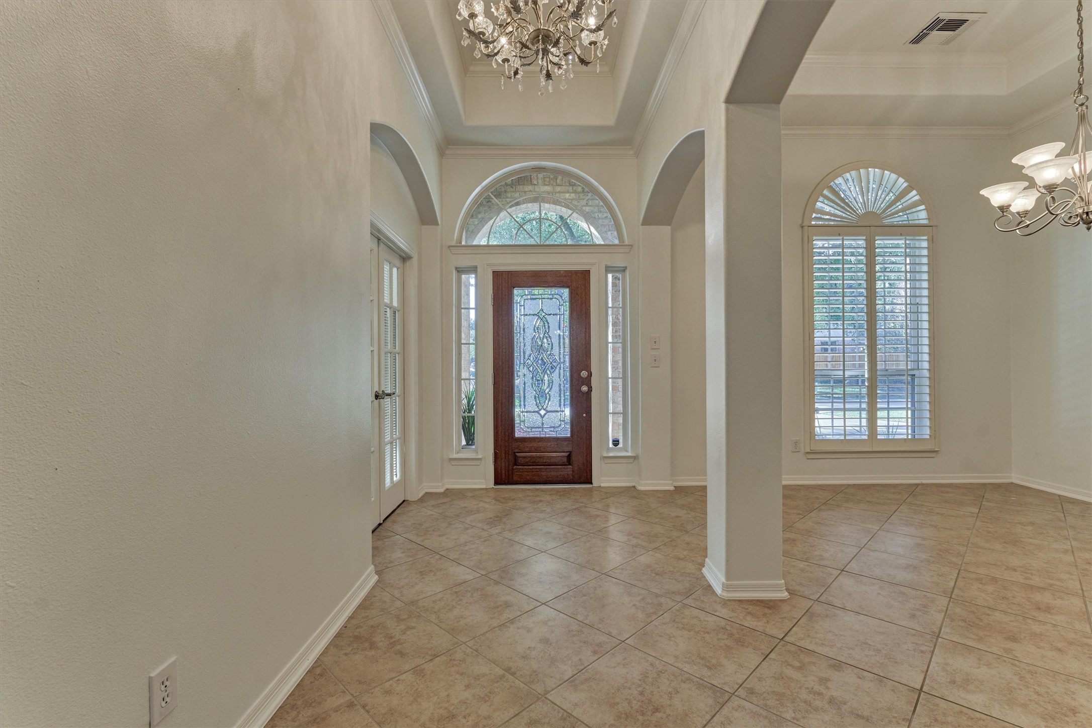 94 Oriel Oaks Circle The Woodlands, TX 77382 - Photo 6 of 46 an empty room with a fireplace and a window