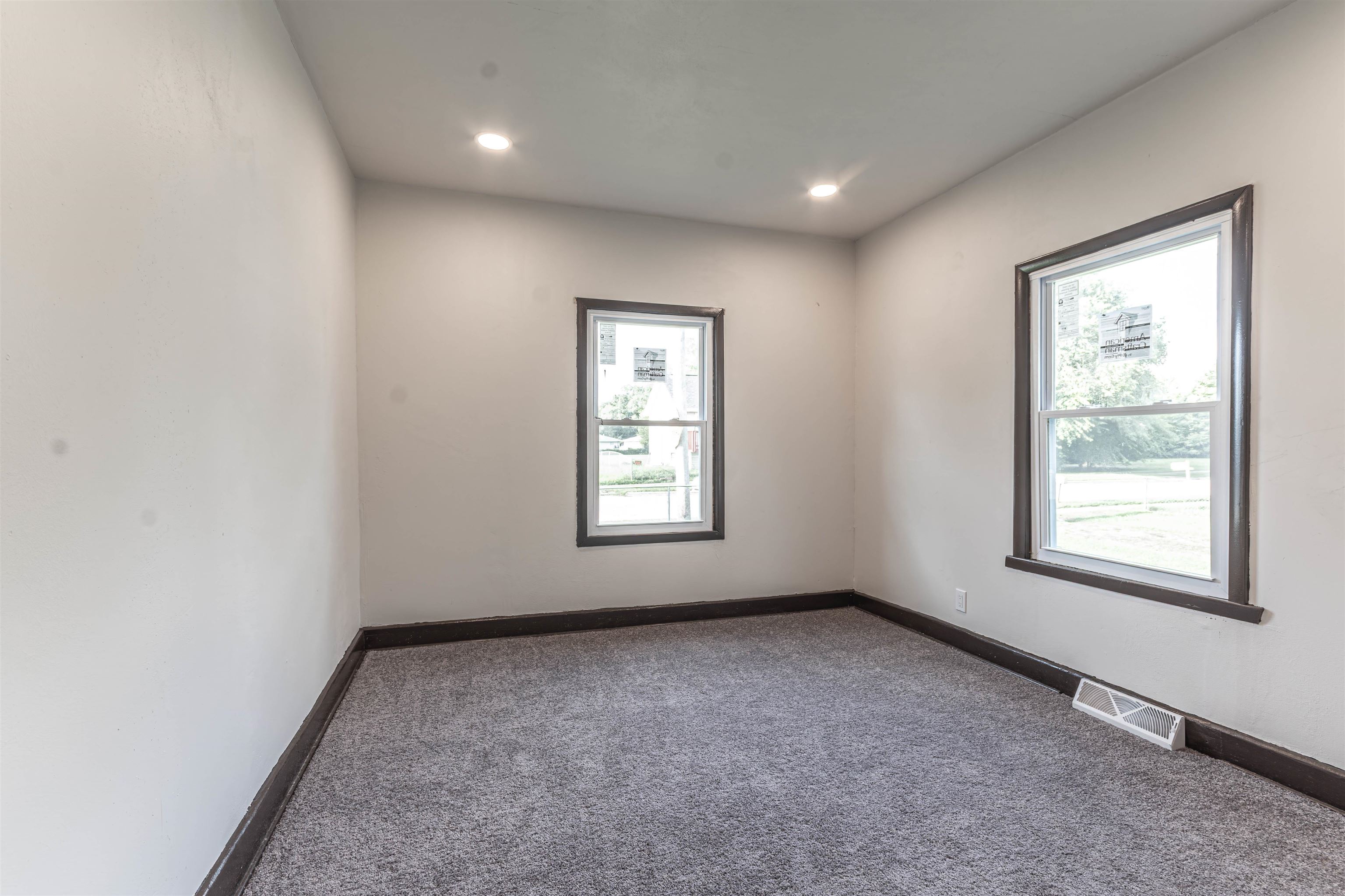 3412 Gilbert Avenue Rockford, IL 61101 - Photo 7 of 19 an empty room with a window