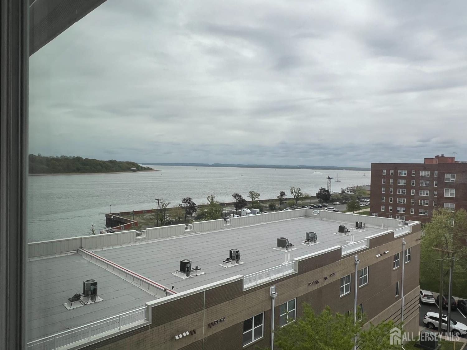 358 Rector Street, Unit 707 Perth Amboy, NJ 08861 - Photo 3 of 11