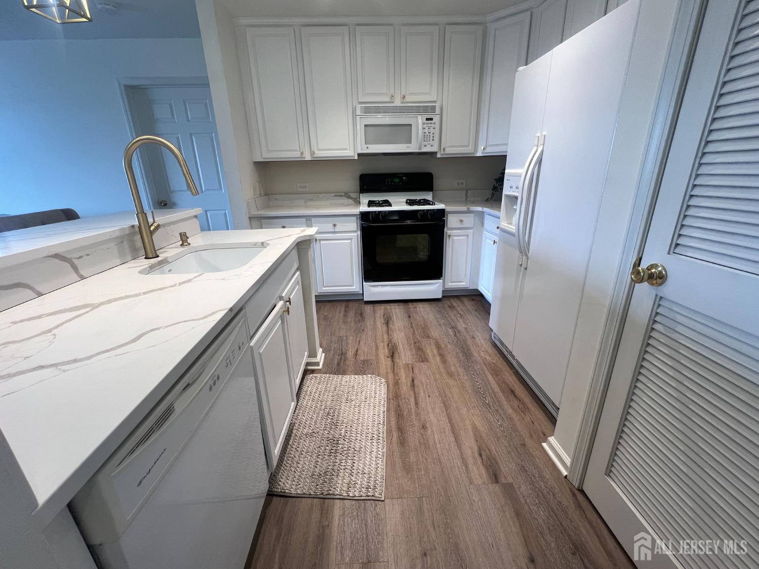 358 Rector Street, Unit 707 Perth Amboy, NJ 08861 - Photo 5 of 11