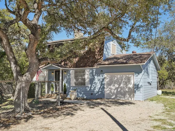 $1,590 | 850 Riviera Drive, Canyon Lake, TX 78133