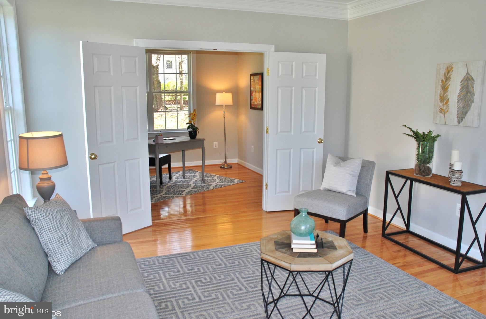 16 Bonifant Road Silver Spring, MD 20905 - Photo 8 of 28 Living Room