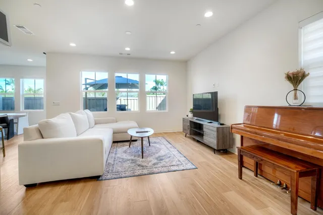 $848,000 | 3072 Glenmore Street, Vista, CA 92081