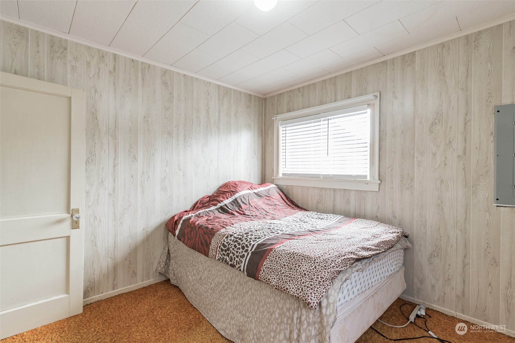 1913 Morgan Street Aberdeen, WA 98520 - Photo 14 of 26 a bedroom with a bed and a window