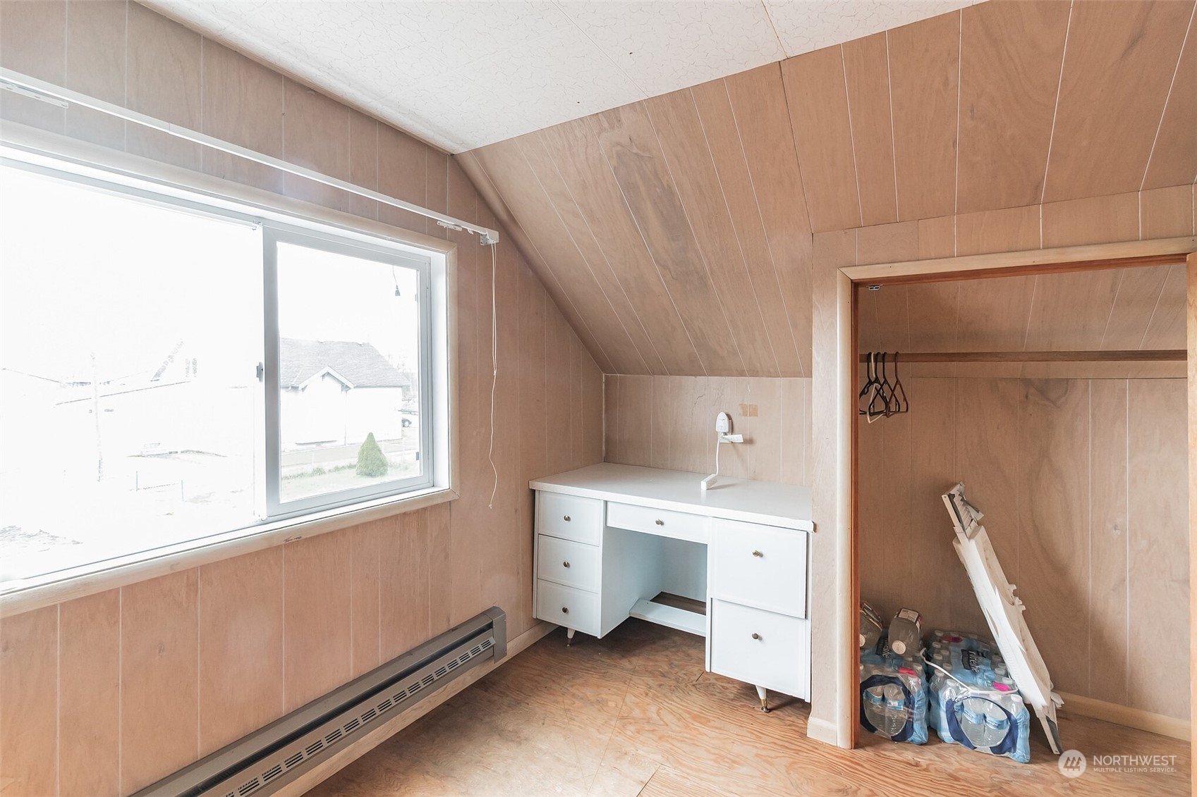 1913 Morgan Street Aberdeen, WA 98520 - Photo 21 of 26 a view of a room with a window