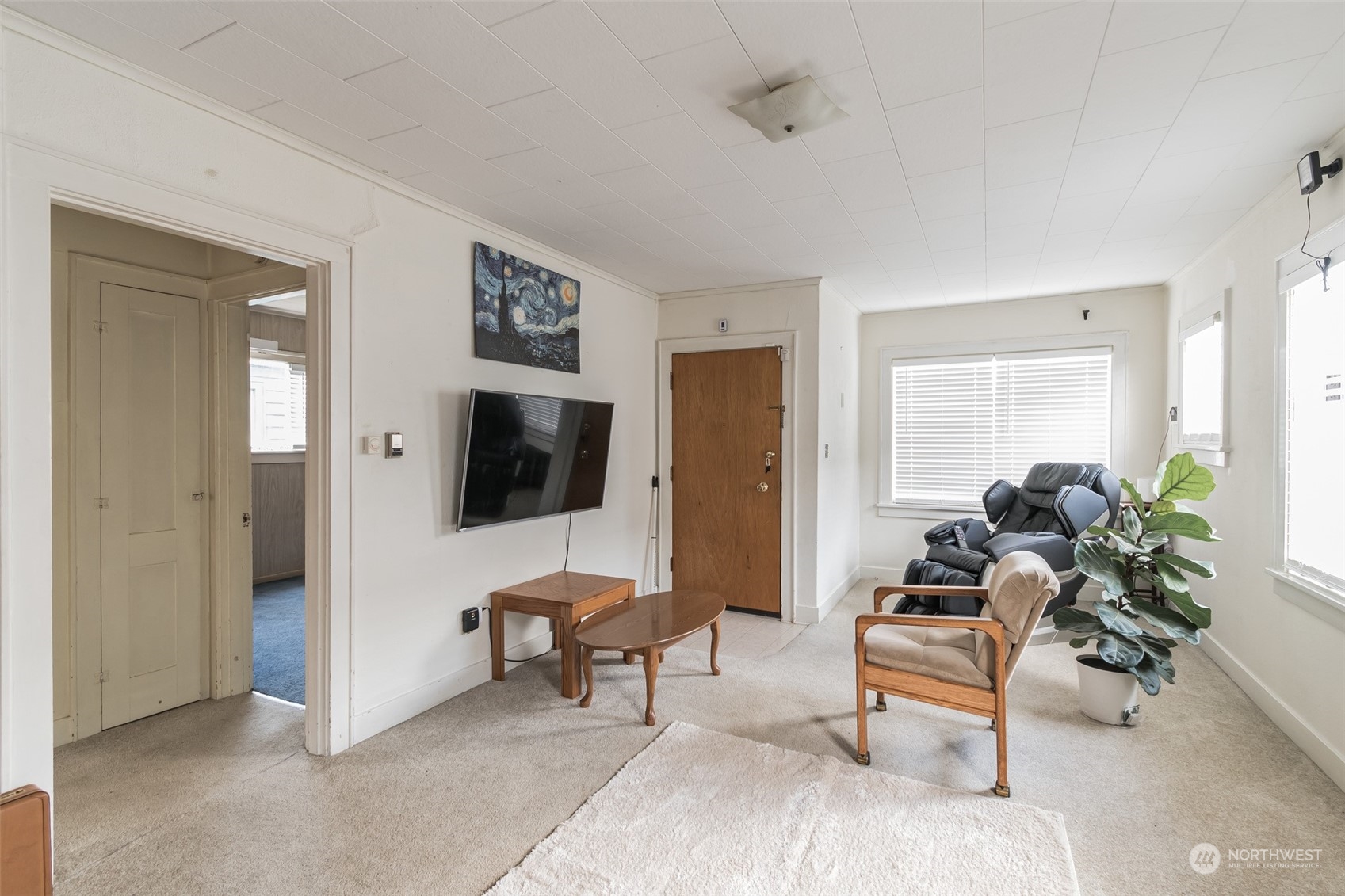1913 Morgan Street Aberdeen, WA 98520 - Photo 4 of 26 a living room with furniture and a flat screen tv
