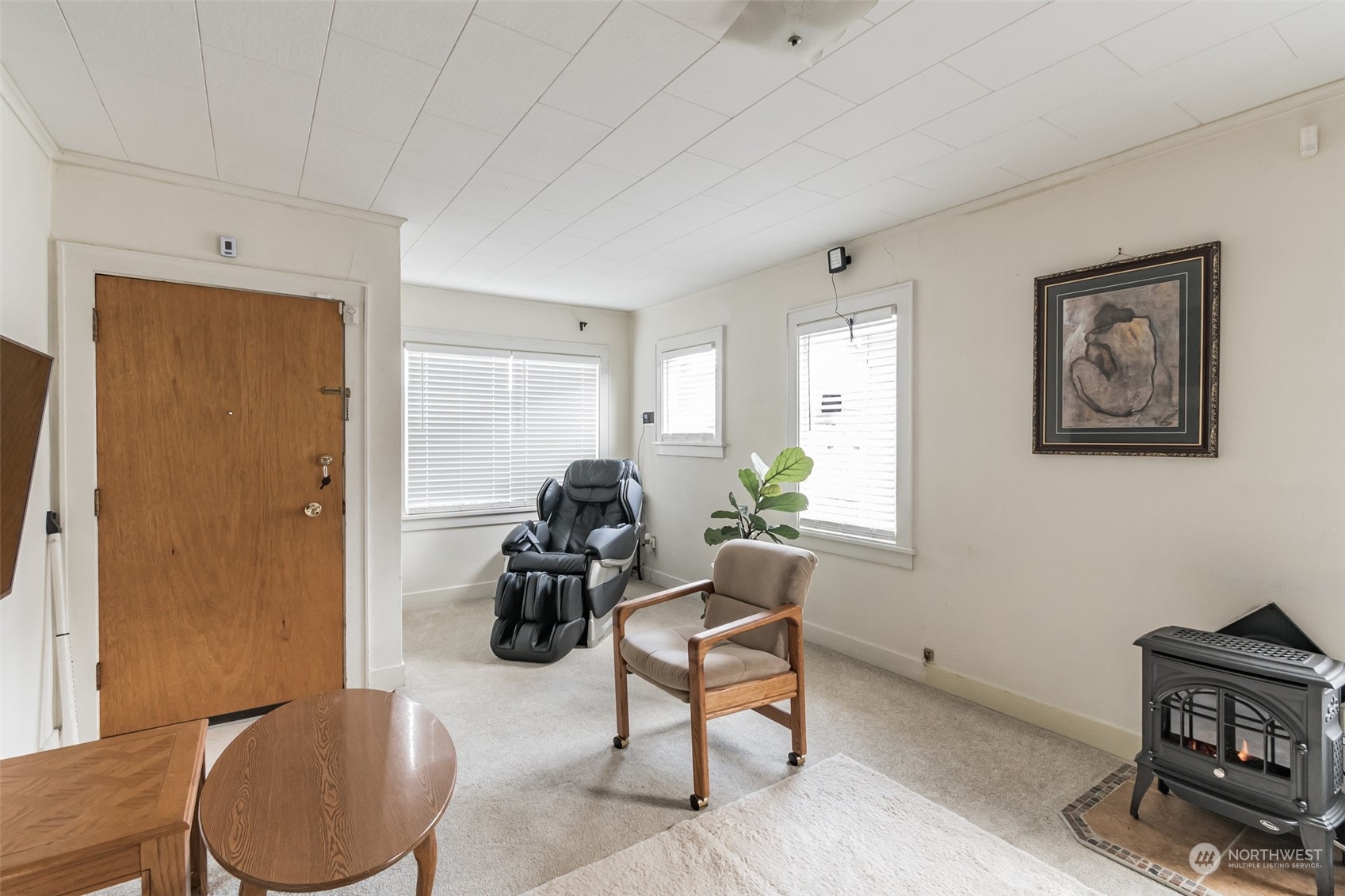 1913 Morgan Street Aberdeen, WA 98520 - Photo 5 of 26 a living room with furniture and a window