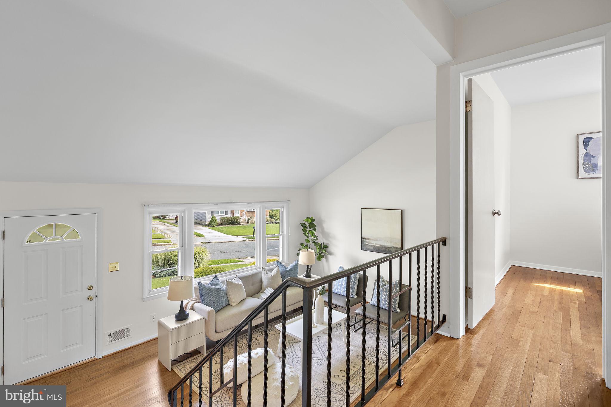 9004 Tammy Road Baltimore, MD 21236 - Photo 12 of 27 Bright and inviting entryway view.